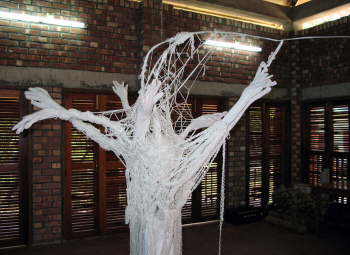 কিসের পিছে ছুটছ তুমি, একি তোমার পথ?